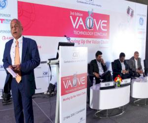 Gopi Ramanathan présente les produits McWane lors d’un événement organisé par la Confederation of Indian Industry.