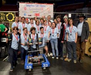 McWane Ductile-Utah soutient la participation d’une équipe de robotique à une compétition internationale.