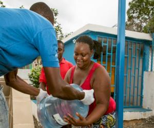 La Fondation McWane aide à livrer de l’eau aux cliniques de santé de première ligne de Monrovia